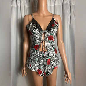 Fredrick’s of Hollywood Pjs Set Size M Floral Lace Tie Front Tank & Shorts